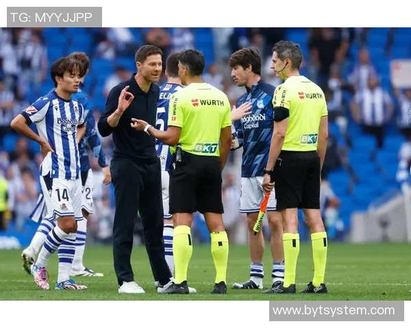 意甲激战：皇马大胜曼联红牌事件引发全场热议与争议