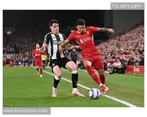 足总杯精彩对决尤文图斯与利物浦战成平局乌龙球引发全场热烈反响