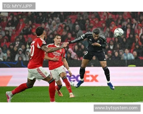 国王杯惊现冷门本菲卡与利物浦激战成平局红牌事件引发全场热议